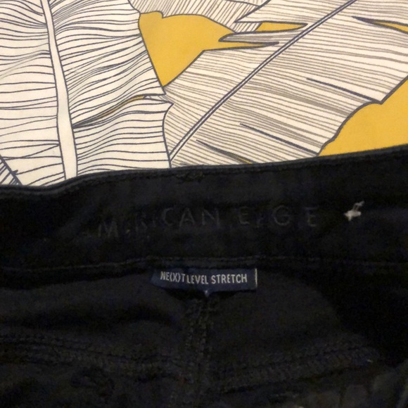 Black low waist shorts - Picture 2 of 2